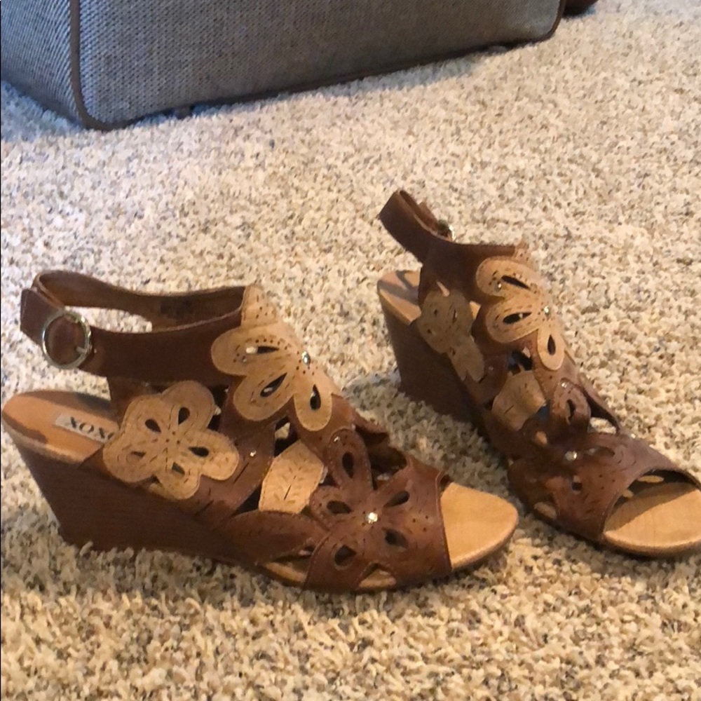 Tan flower heels
